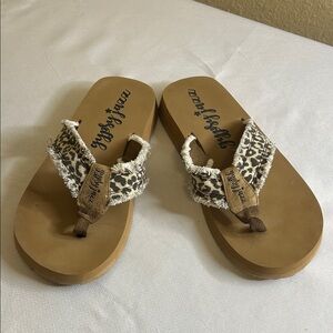 Gypsy Jazz Women’s Frayed Leopard Print Tan Sandals
Size 10